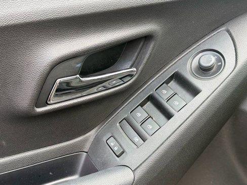 Used 2018 Chevrolet Trax LS image 11