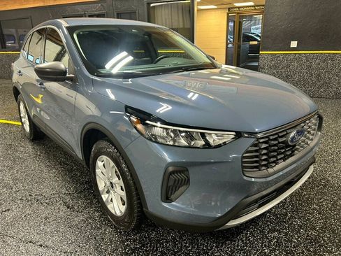 Used 2025 Ford Escape Active AWD/4WD image 9