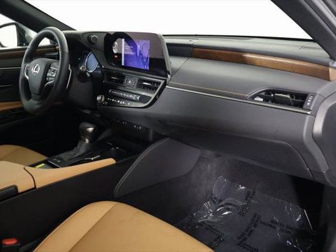 Certified 2025 Lexus ES 300h w/ Premium Package image 9
