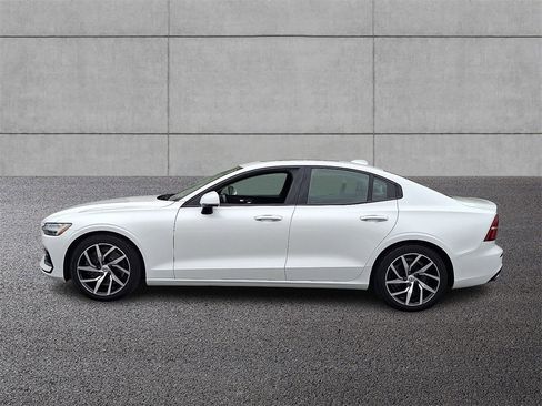 Used 2020 Volvo S60 T6 Momentum image 7