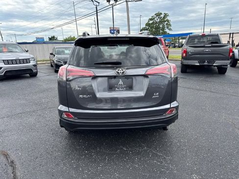 Used 2017 Toyota RAV4 LE AWD/4WD image 5
