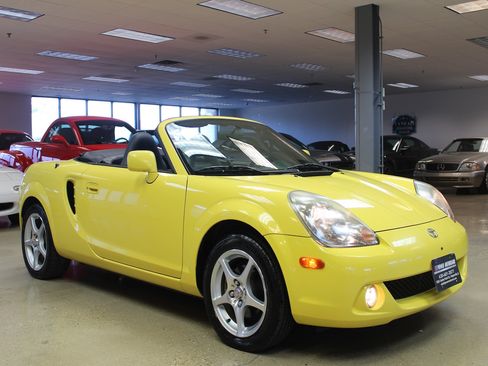Used 2004 Toyota MR2 image 13