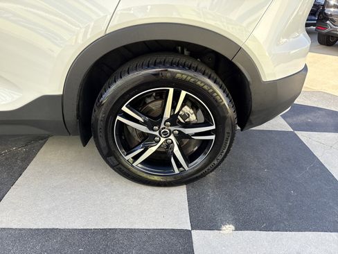 Used 2025 Volvo XC40 B5 Core image 13