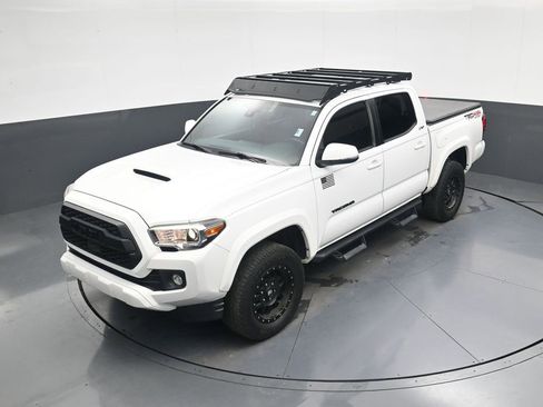 Used 2018 Toyota Tacoma TRD Sport image 31