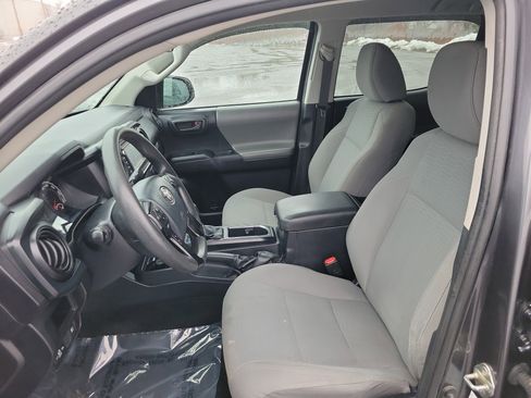 Used 2018 Toyota Tacoma SR w/ SR Convenience Package image 14