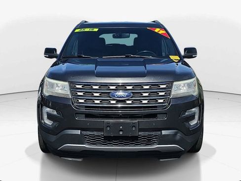 Used 2017 Ford Explorer XLT w/ Equipment Group 202A image 8