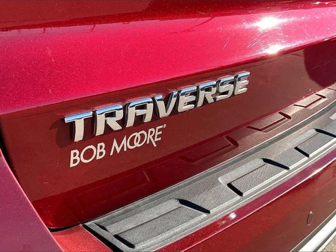 Used 2017 Chevrolet Traverse LT image 8