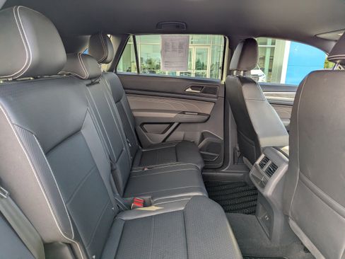 Used 2023 Volkswagen Atlas Cross Sport SE AWD/4WD image 36
