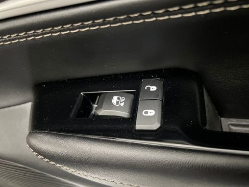 Used 2024 Jeep Wagoneer Series II w/ Flexible Seating Group image 23