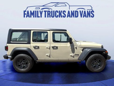Used 2022 Jeep Wrangler Unlimited Sport AWD/4WD image 6