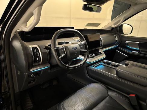 Certified 2025 Ford Expedition Platinum AWD/4WD image 5