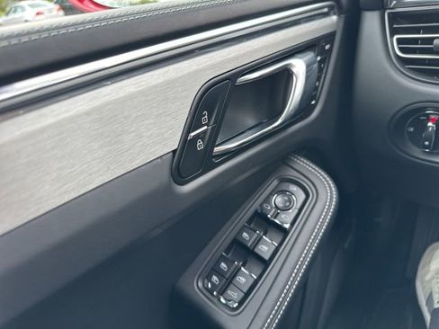 Used 2025 Porsche Macan S AWD/4WD image 19