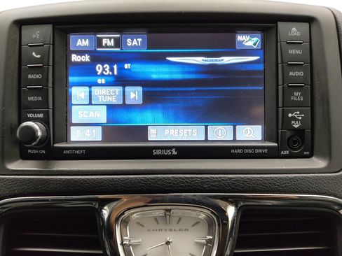 Used 2015 Chrysler Town & Country Touring-L w/ Driver Convenience Group FWD image 25