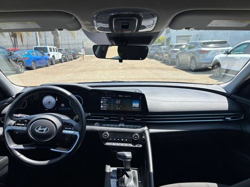 Used 2025 Hyundai Elantra SEL FWD image 34