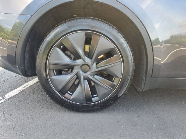 Used 2025 Tesla Model Y Long Range AWD/4WD image 6