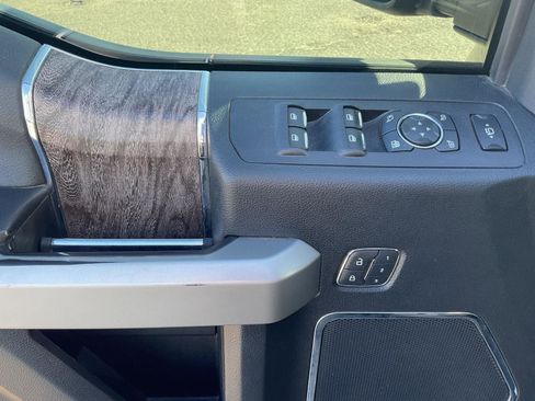 Used 2019 Ford F250 Lariat w/ Lariat Value Package image 11