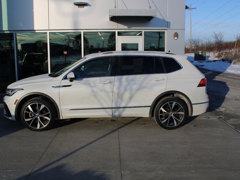Used 2023 Volkswagen Tiguan SEL R-Line image 4