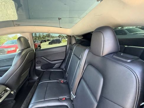 Used 2021 Tesla Model Y Long Range AWD/4WD image 22