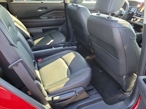 Used 2022 Nissan Pathfinder SL w/ SL Premium Package image 17