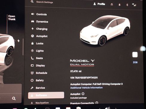 Used 2023 Tesla Model Y Performance image 28