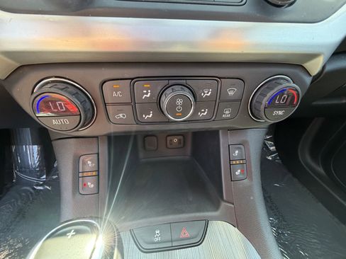 Used 2018 GMC Acadia SLT AWD/4WD image 8