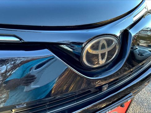 Used 2018 Toyota RAV4 Limited w/ Advanced Technology Package AWD/4WD image 29