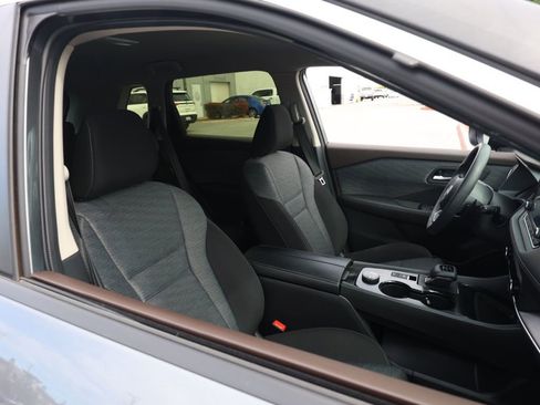 Used 2023 Nissan Rogue SV image 21