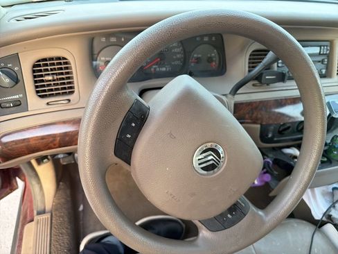 Used 2005 Mercury Grand Marquis GS RWD image 12