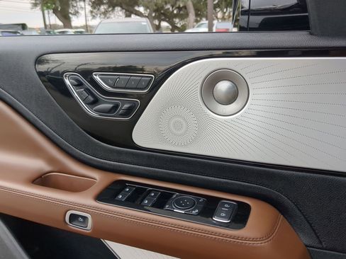 Used 2024 Lincoln Aviator Reserve w/ Equipment Group 201A image 12