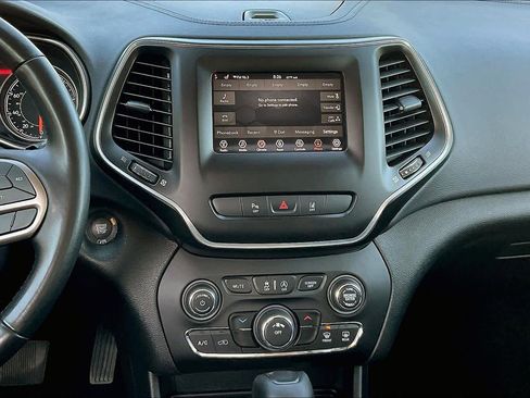 Used 2021 Jeep Cherokee Latitude Plus image 6