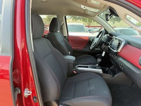 Used 2022 Toyota Tacoma SR5 RWD image 28