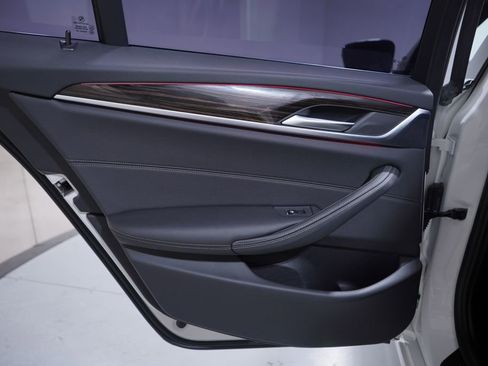 Used 2022 BMW 530i w/ Convenience Package image 15