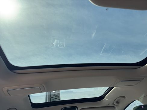 Used 2022 BMW 740i xDrive w/ Premium Package image 6