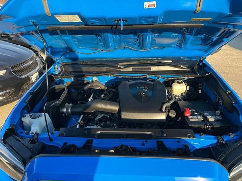 Used 2020 Toyota Tacoma TRD Off-Road w/ TRD Premium Off Road Package image 11