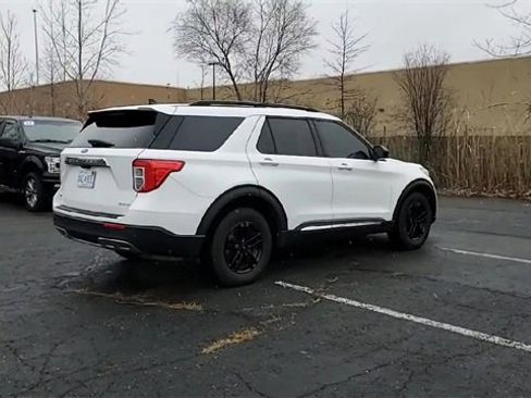 Used 2021 Ford Explorer XLT w/ Equipment Group 202A image 8