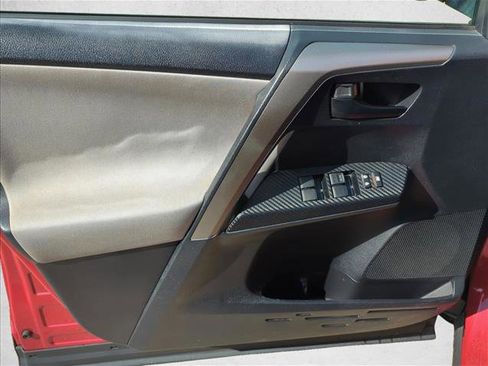 Used 2014 Toyota RAV4 LE FWD image 13