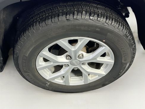 Used 2023 Jeep Grand Cherokee Limited AWD/4WD image 30