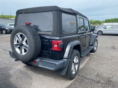 Used 2018 Jeep Wrangler Unlimited Sahara w/ Dual Top Group AWD/4WD image 3