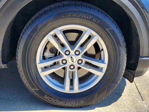 Used 2023 Ford Explorer XLT image 10