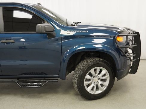 Used 2020 Chevrolet Silverado 1500 Custom w/ Custom Value Package image 11