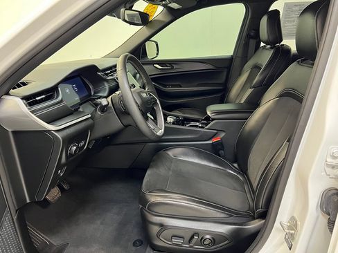Used 2023 Jeep Grand Cherokee L Laredo AWD/4WD image 15