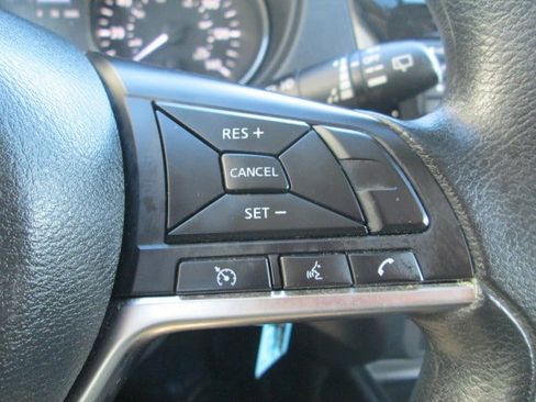 Used 2018 Nissan Rogue S image 19