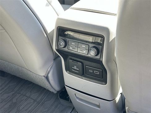 Used 2021 GMC Acadia SLT w/ Premium Package image 11