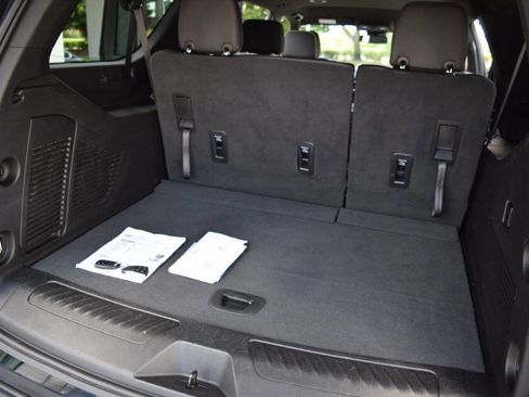 Used 2023 GMC Yukon XL SLT image 78