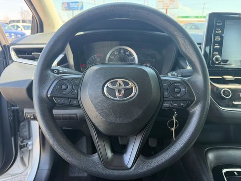 Used 2021 Toyota Corolla LE image 15