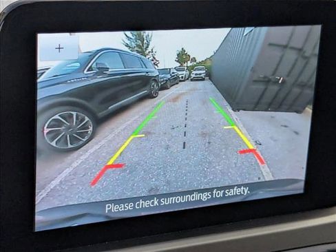 Used 2020 Ford Escape SE image 9