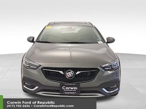 Used 2018 Buick Regal Essence w/ Driver Confidence Package #1 image 2