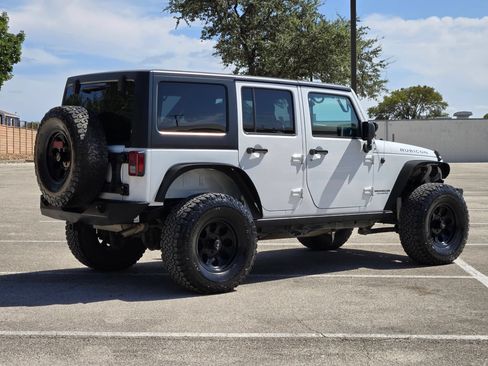 Used 2015 Jeep Wrangler Unlimited Rubicon w/ Connectivity Group AWD/4WD image 3