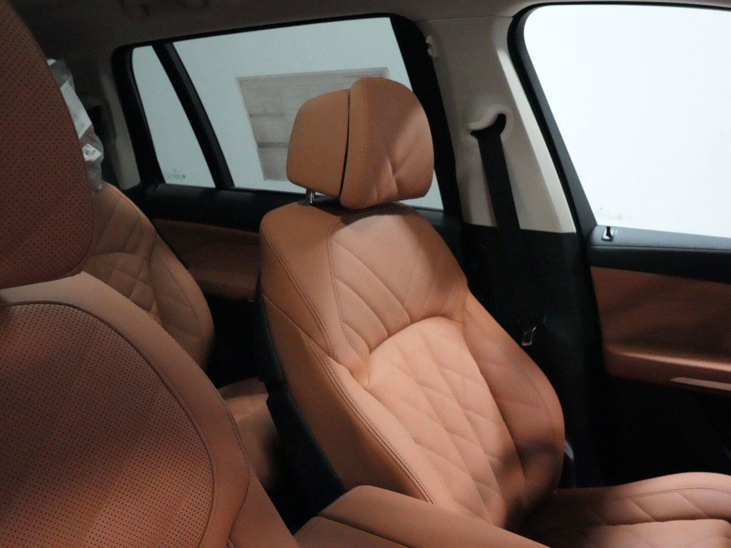 Used 2027 BMW X7 xDrive40i w/ Premium Package AWD/4WD image 33