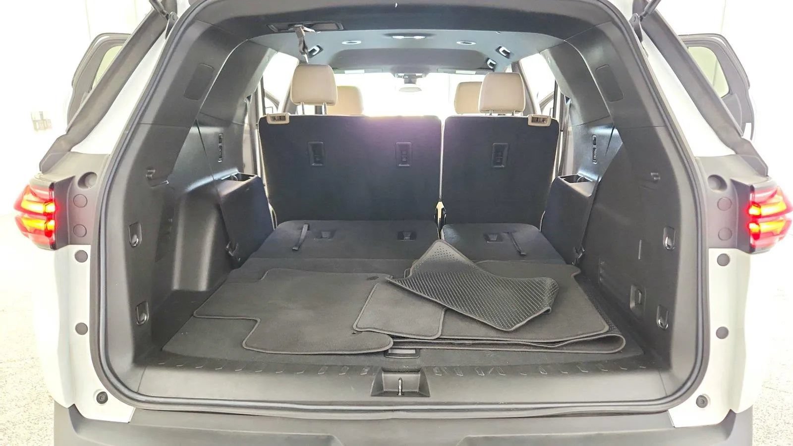 Used 2023 Chevrolet Traverse LS w/ Safety Package AWD/4WD image 36